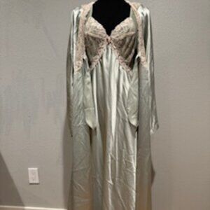 VALENTINO VINTAGE WOMEN'S NIGHTGOWN AND ROBE SET